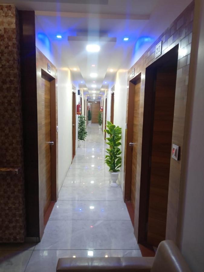 Hotel Dreamland Vadodara Esterno foto