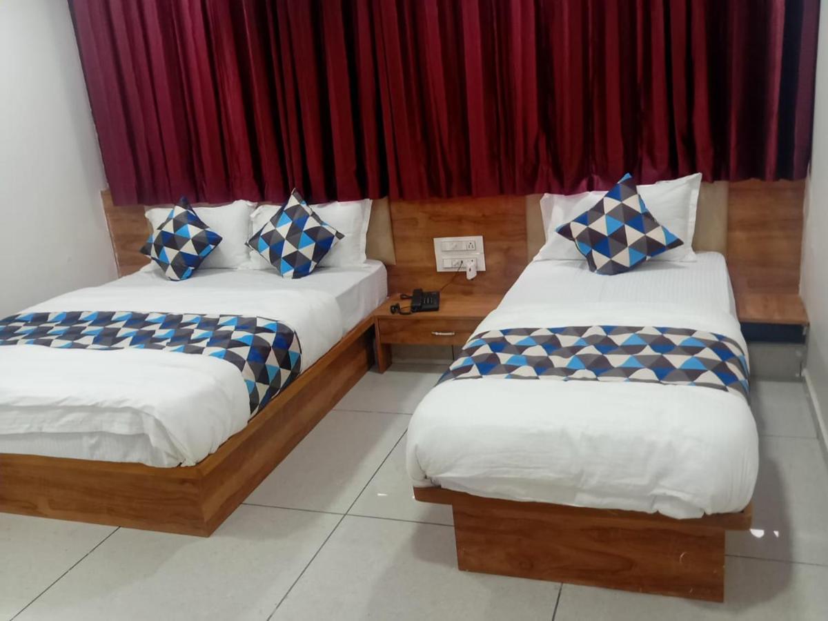 Hotel Dreamland Vadodara Esterno foto