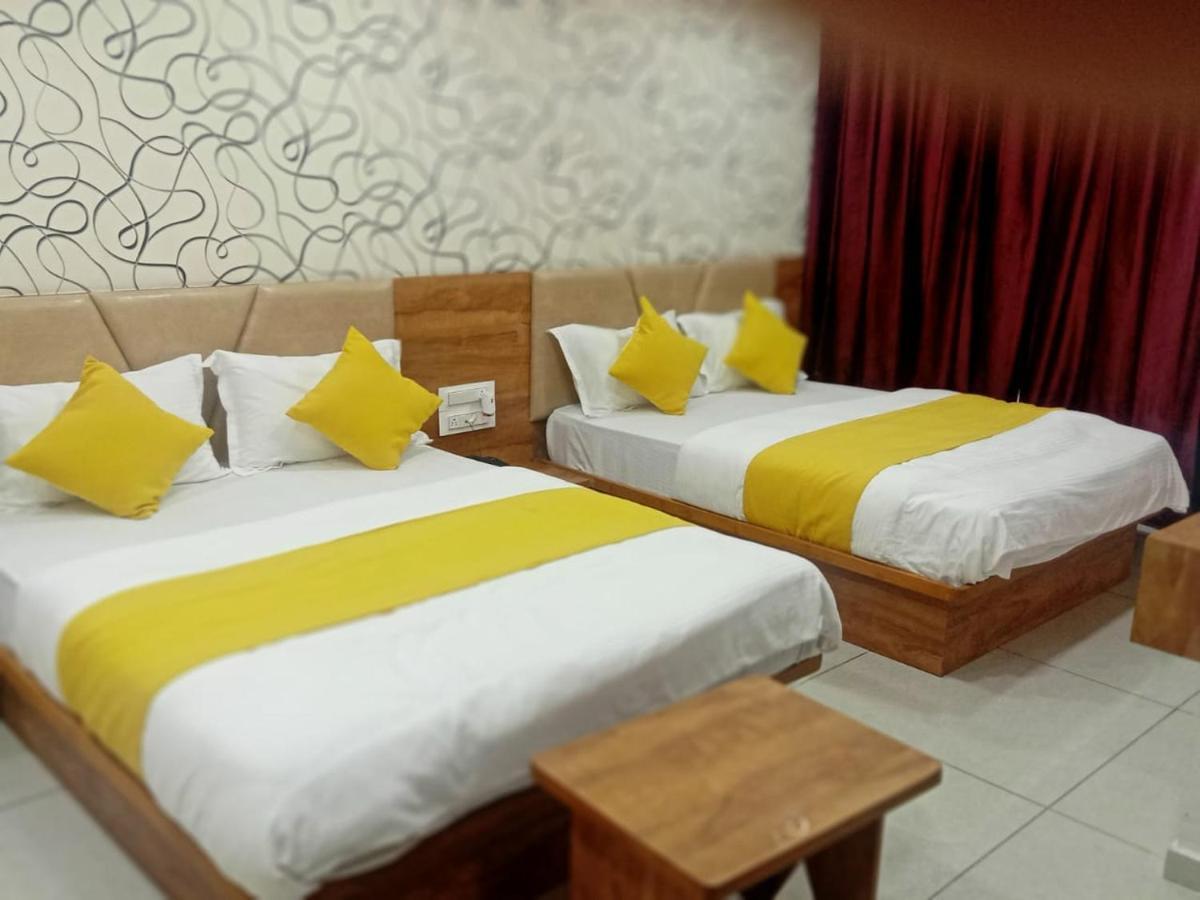 Hotel Dreamland Vadodara Esterno foto