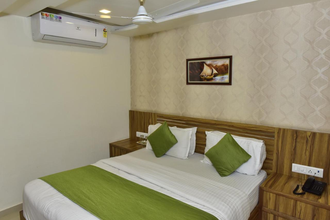 Hotel Dreamland Vadodara Esterno foto