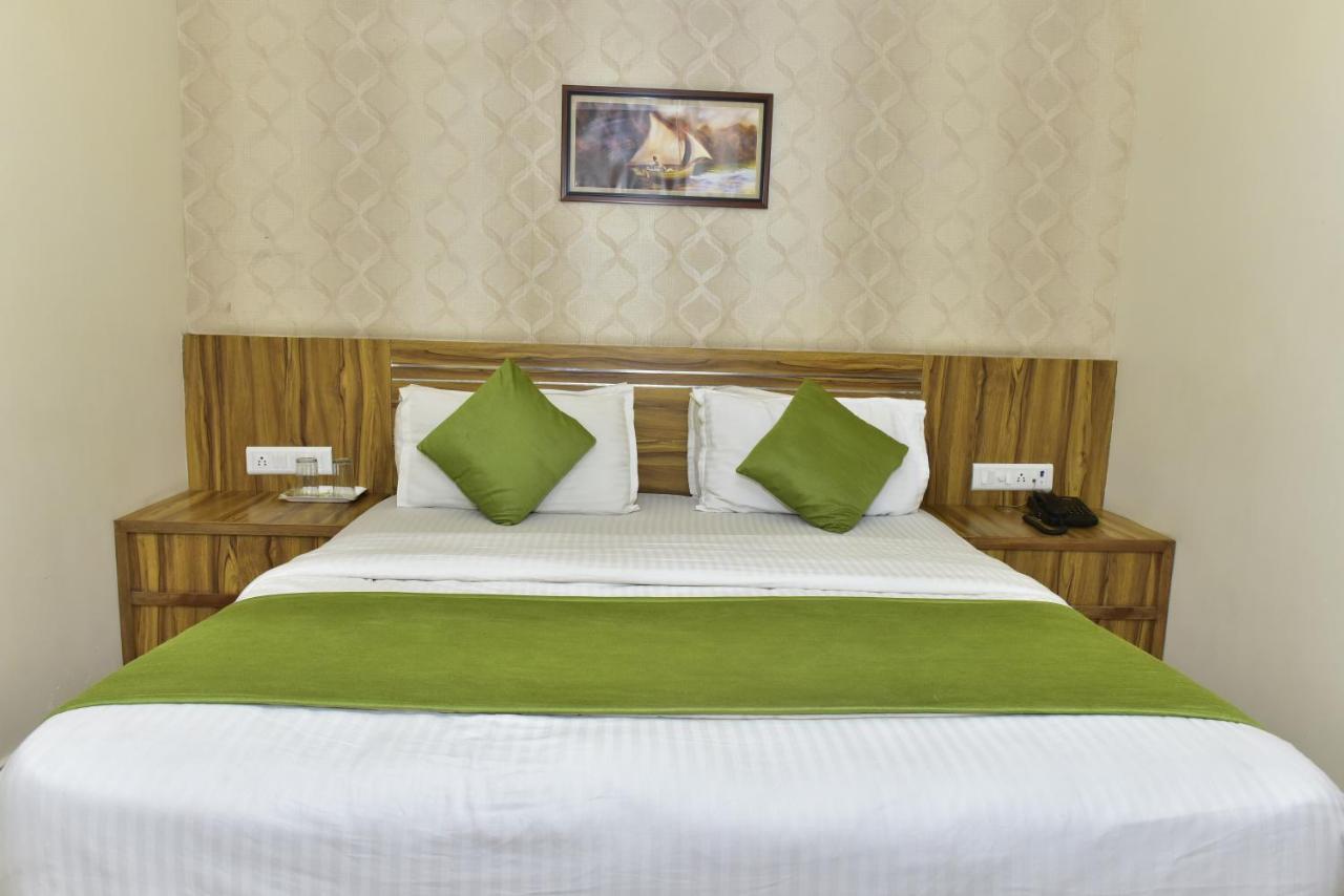 Hotel Dreamland Vadodara Esterno foto