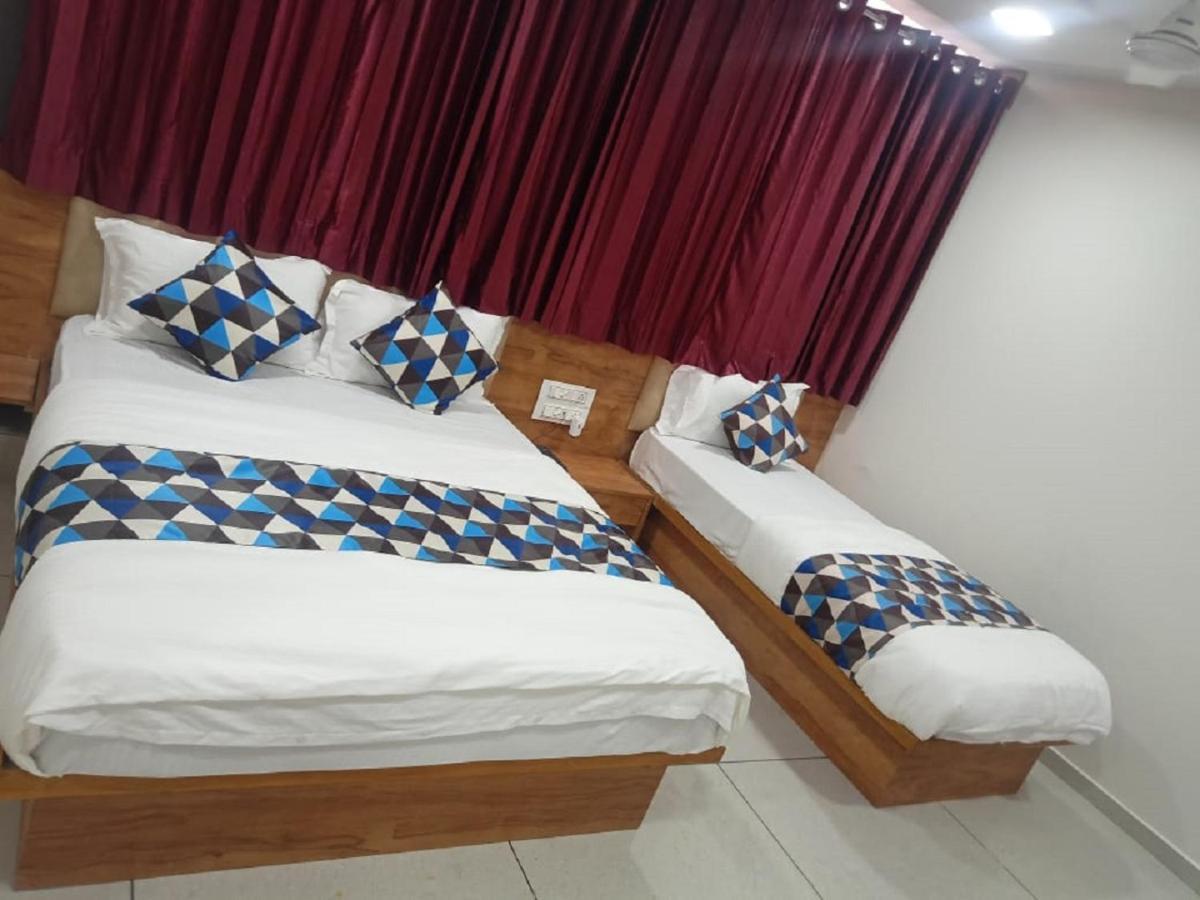 Hotel Dreamland Vadodara Esterno foto
